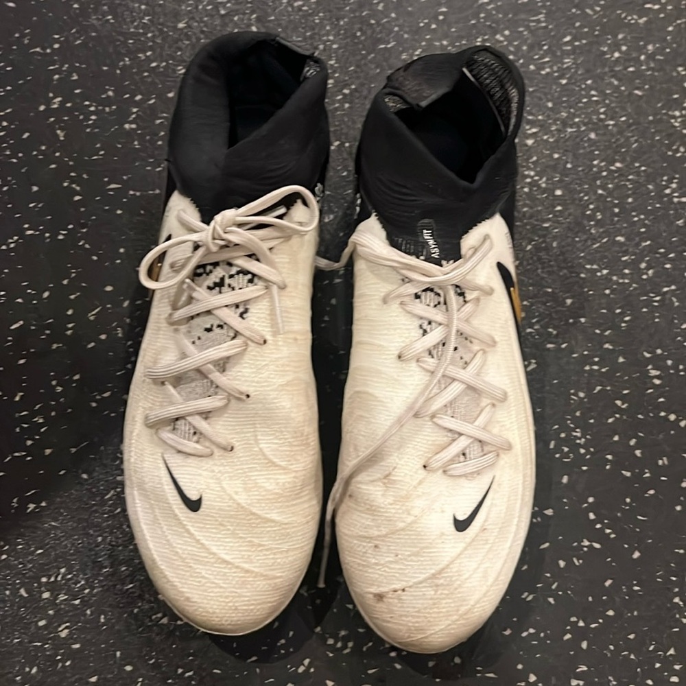 Boys size 7 Nike Cyclone 360 Cleats